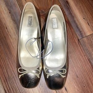 Forever 21 gold ballet flat✨